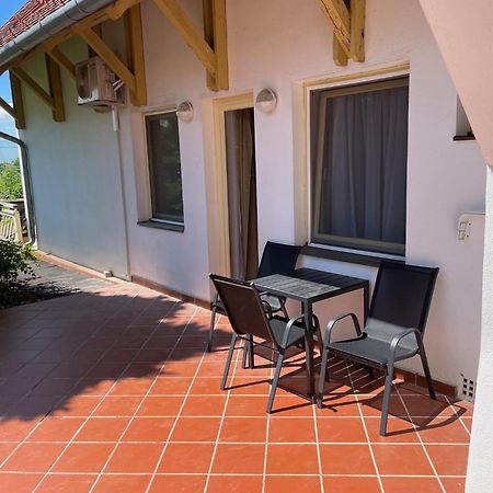 Global Apartmanhaz Vonyarcvashegy Buitenkant foto