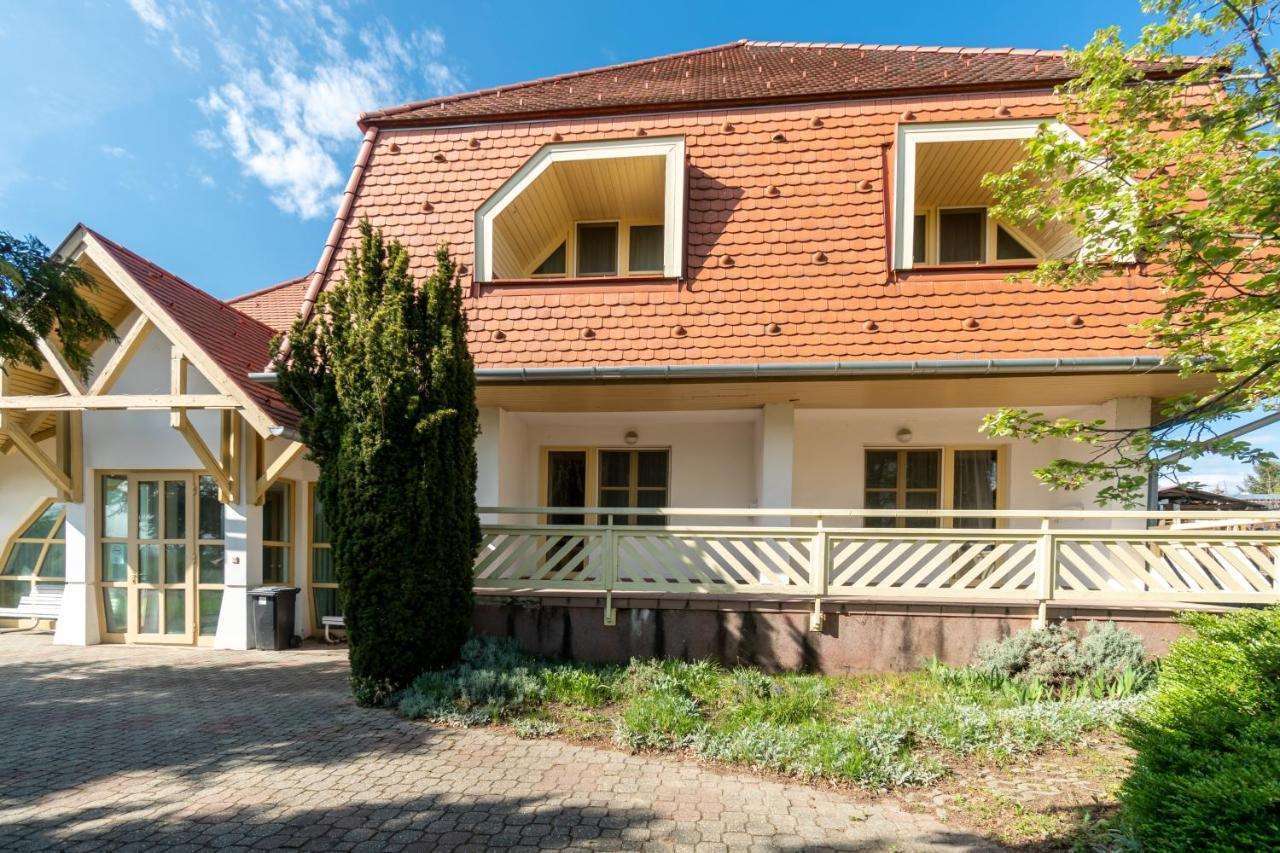 Global Apartmanhaz Vonyarcvashegy Buitenkant foto