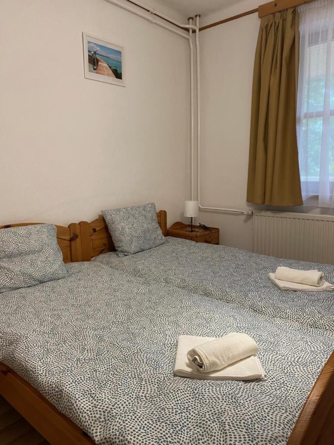 Global Apartmanhaz Vonyarcvashegy Buitenkant foto
