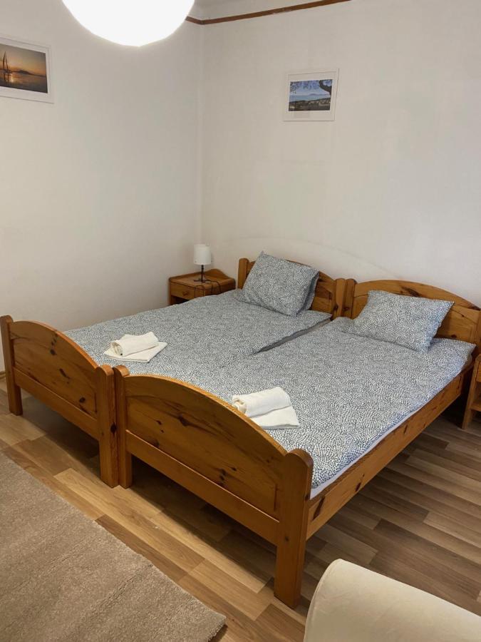 Global Apartmanhaz Vonyarcvashegy Buitenkant foto