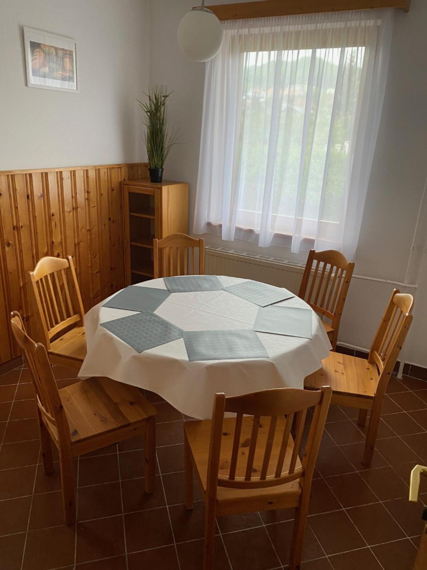 Global Apartmanhaz Vonyarcvashegy Buitenkant foto