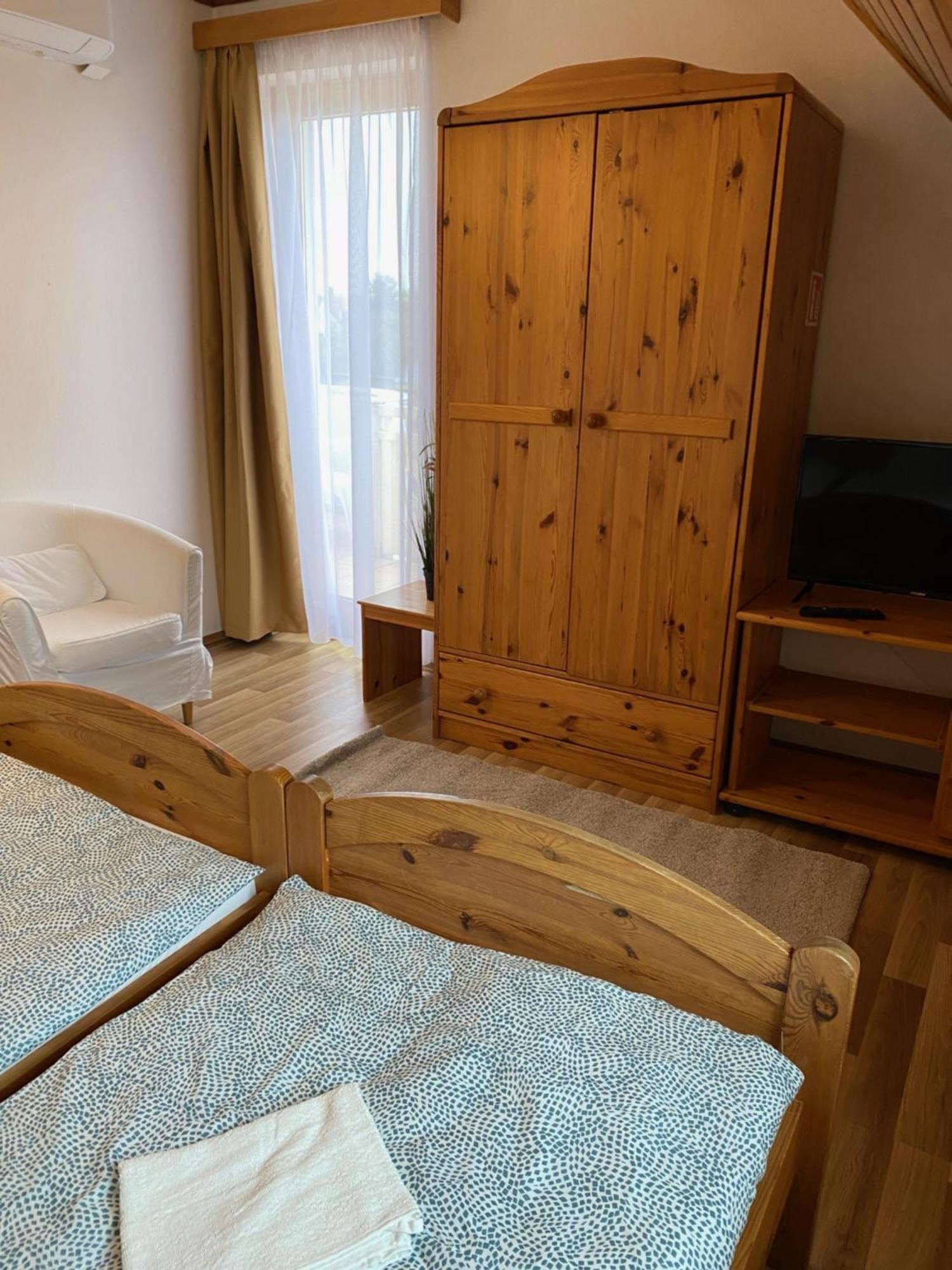 Global Apartmanhaz Vonyarcvashegy Buitenkant foto