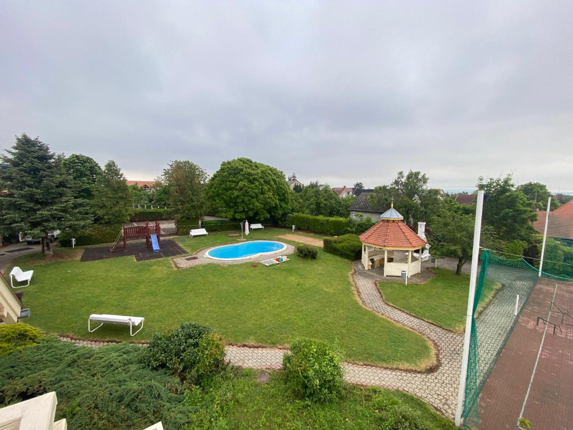 Global Apartmanhaz Vonyarcvashegy Buitenkant foto