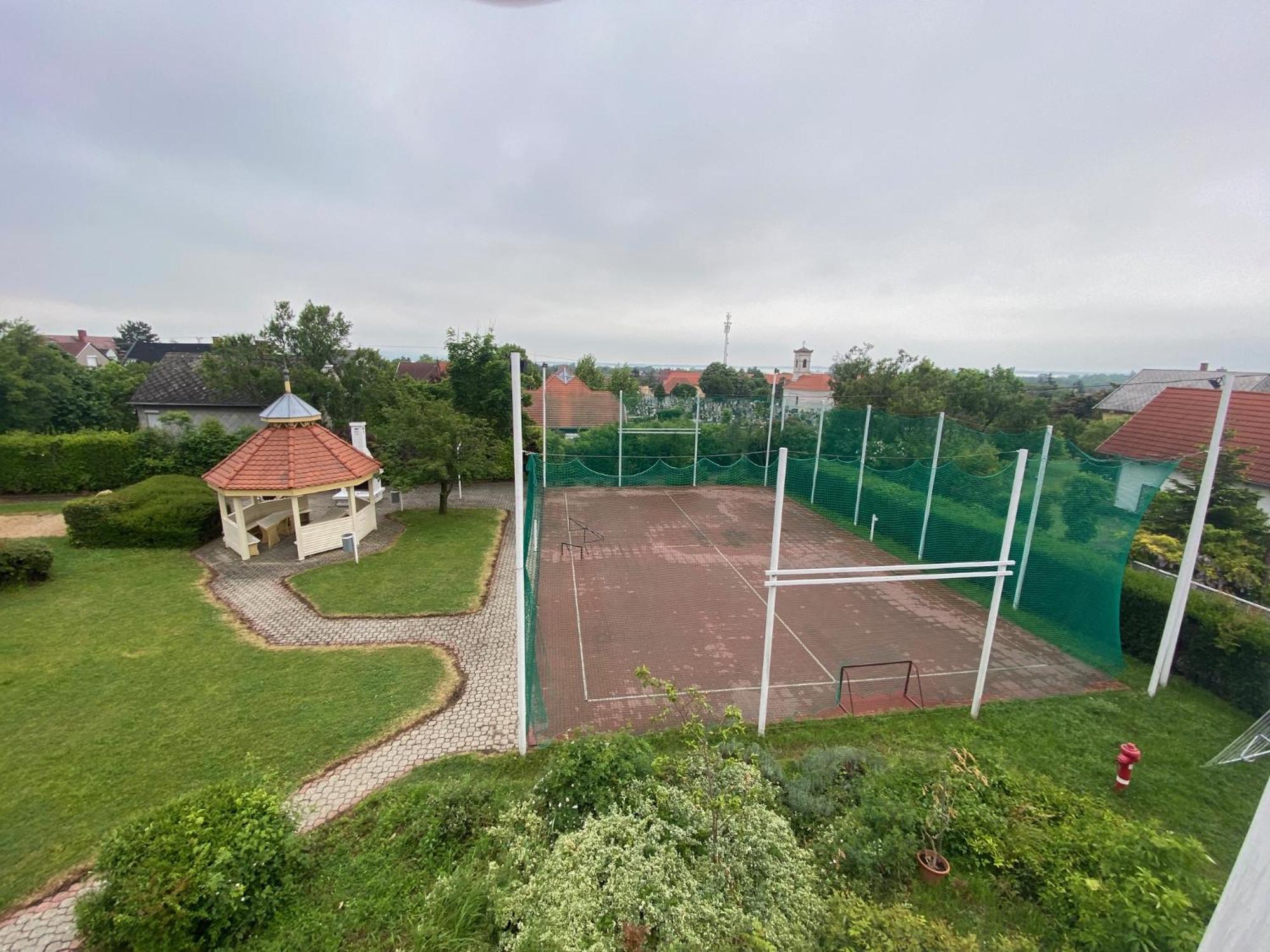 Global Apartmanhaz Vonyarcvashegy Buitenkant foto