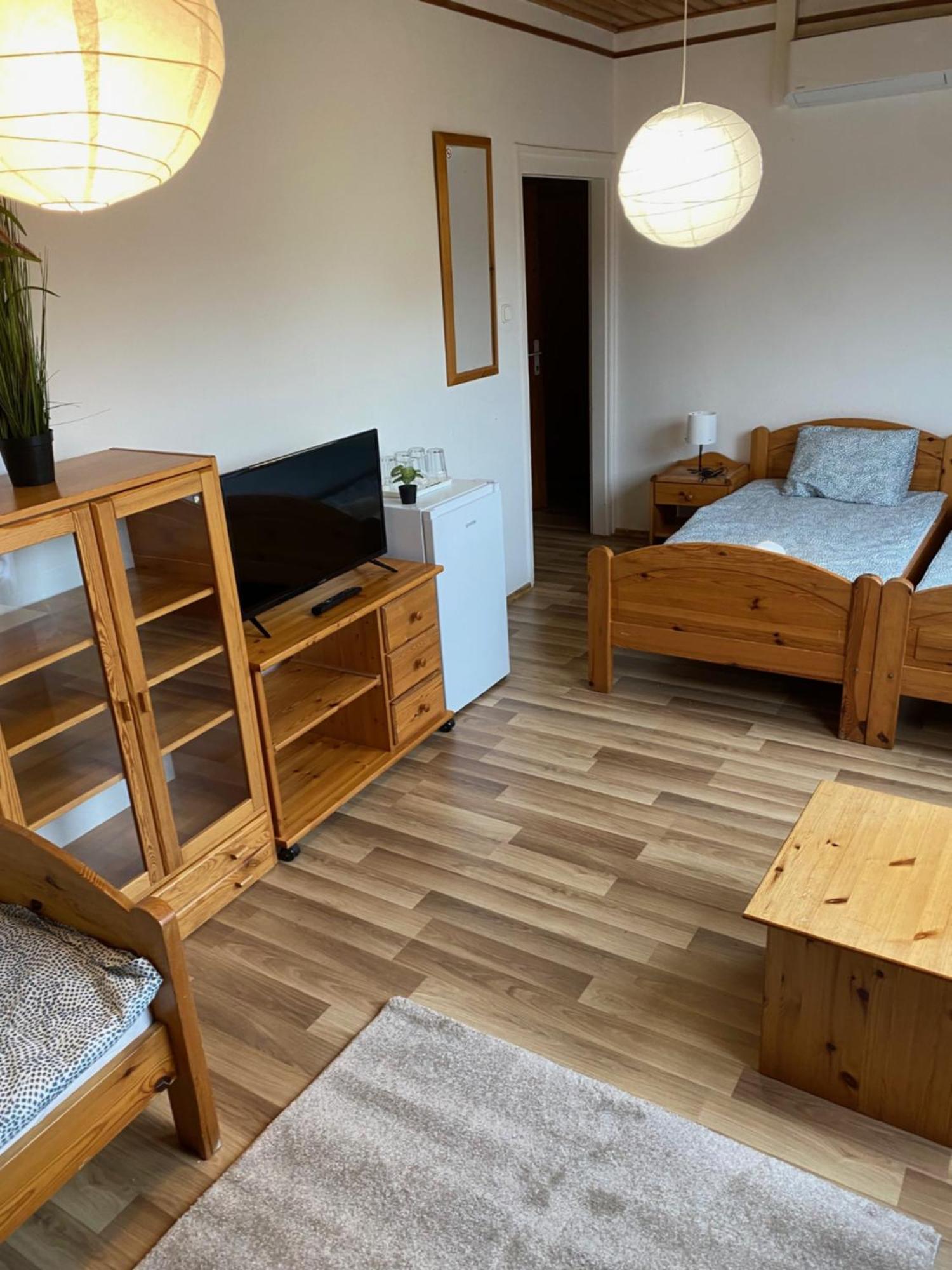 Global Apartmanhaz Vonyarcvashegy Buitenkant foto