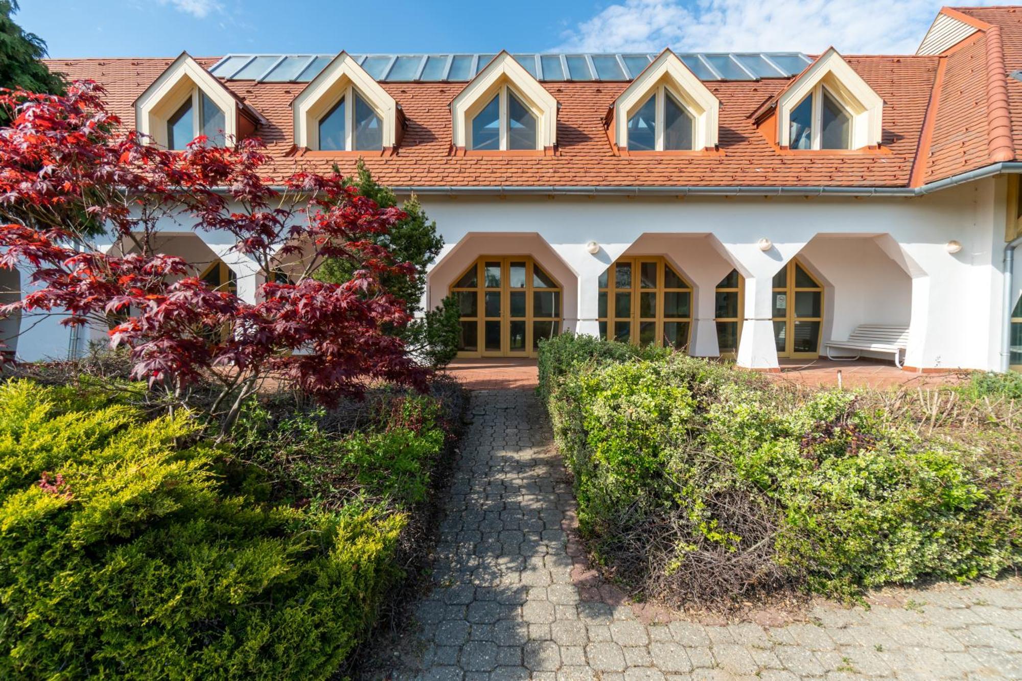 Global Apartmanhaz Vonyarcvashegy Buitenkant foto