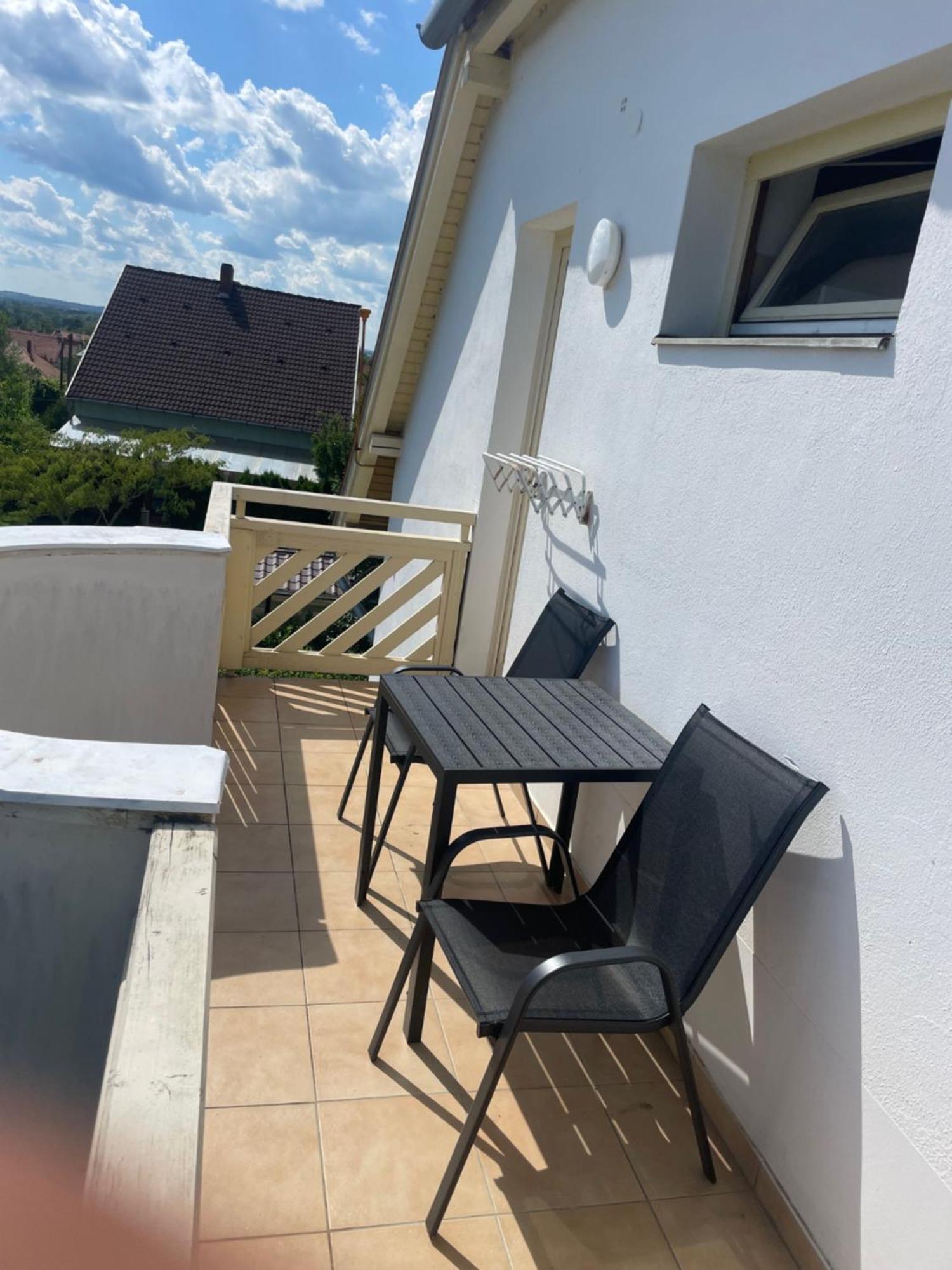 Global Apartmanhaz Vonyarcvashegy Buitenkant foto